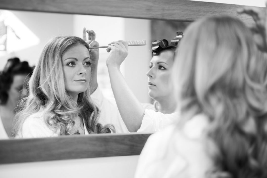 How to get the best getting ready photos on your wedding day?